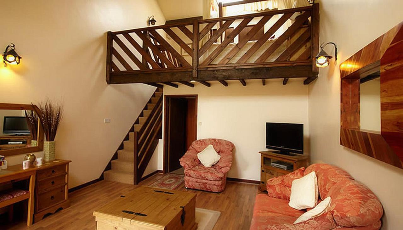 Miltons Country Lodge Lower Langford Экстерьер фото